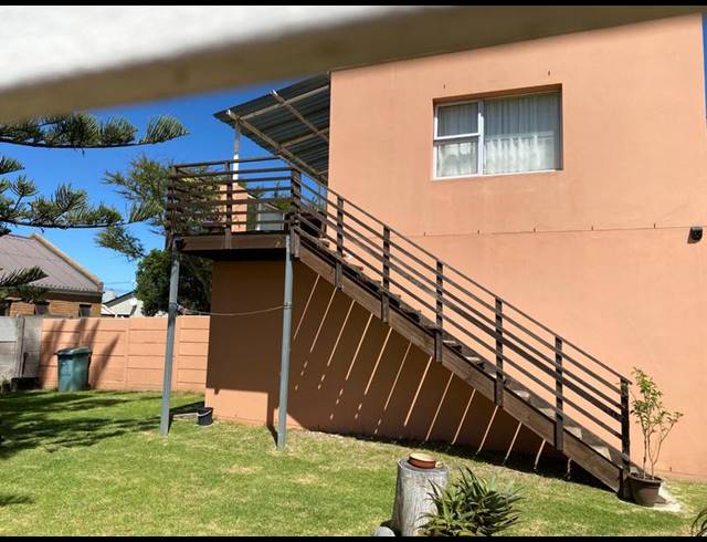 5 BEDROOM HOUSE FOR SALE IN SANDBAAI